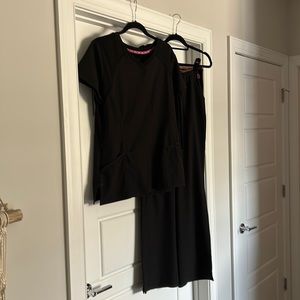 Heart soul black scrub set